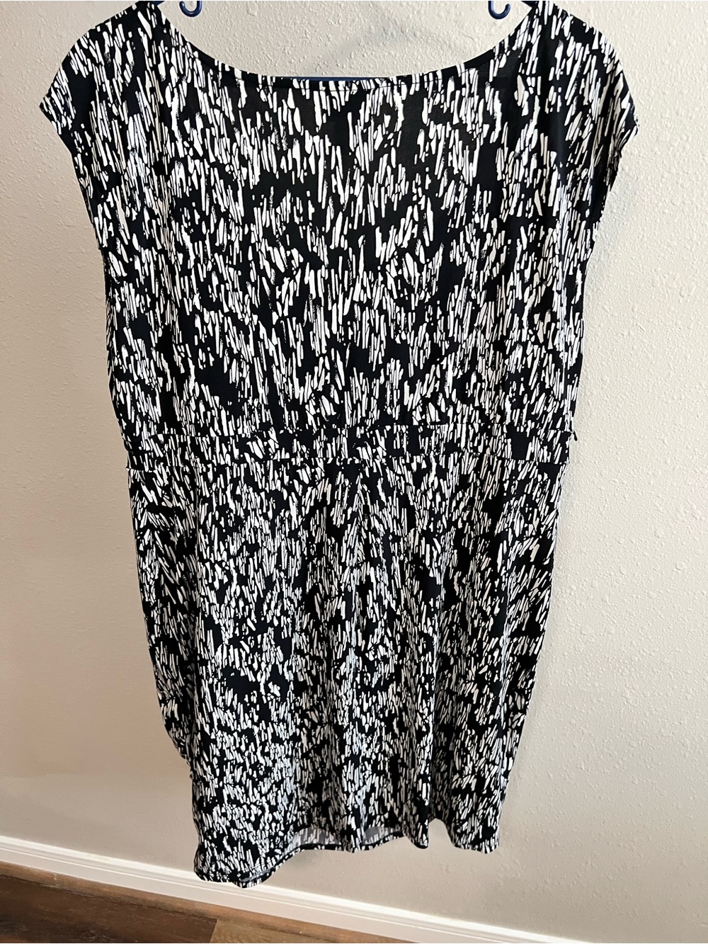 Motherhood Maternity XL Black White Abstract Print Ruched Side Top - Picture 2 of 4
